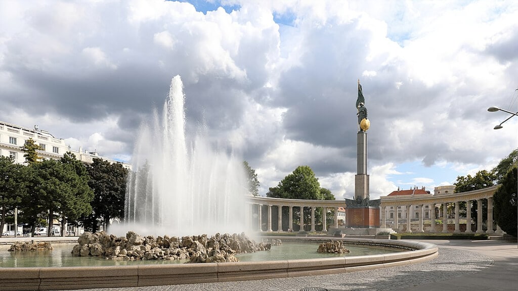 Площадь Шварценбергплац в Вене