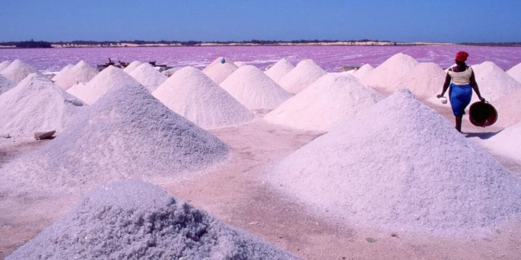 Добыча соли в Озере Ретба