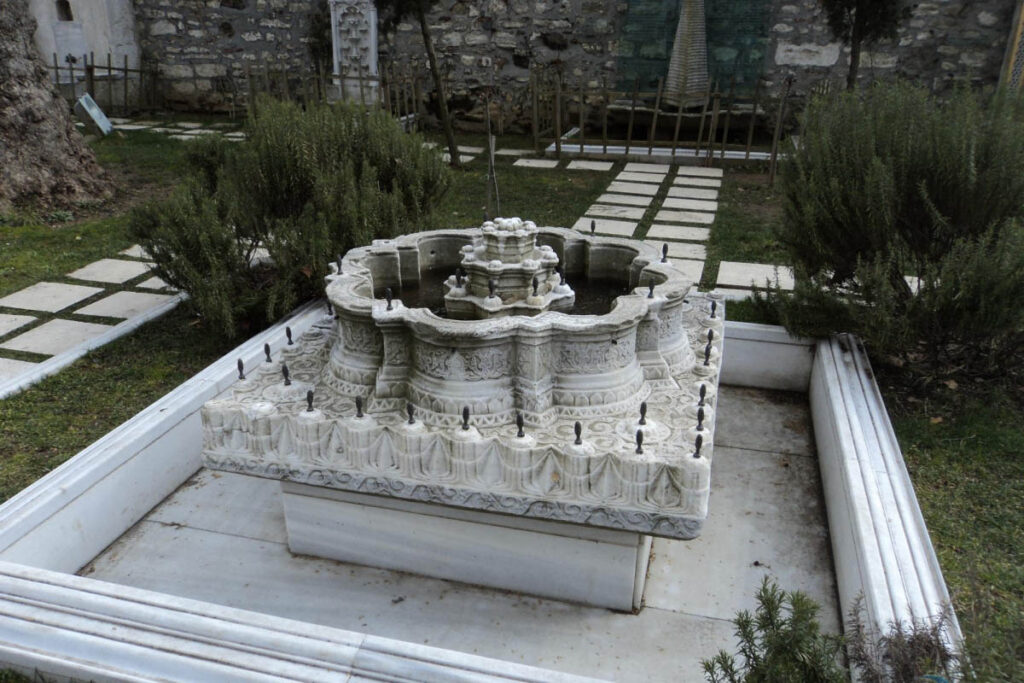 фонтан палача во дворце топканы в Стамбуле
